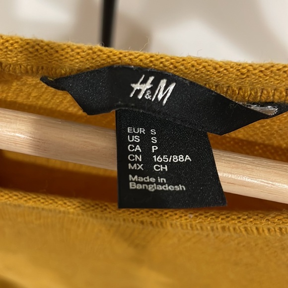 H&M sweater - Picture 2 of 5